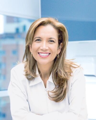 Dra. Gisela Grazt — Odontóloga Especialista en Implantes dentales en Bucaramanga y Periodoncia en Sotomayor (+28 años de experiencia)